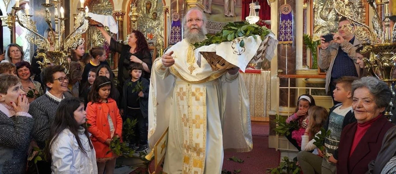 Συνελήφθη ο ιερέας-σύμβολο της Ορθοδοξίας στην Χίο επειδή λειτούργησε! Μαζί του και μια Χριστιανή (βίντεο) (upd)